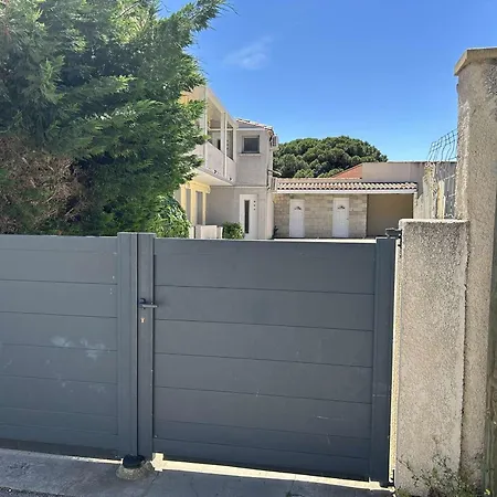Grand Climatise Avec Balcon Et Parking A Saint-pierre-la-mer - Fr-1-229d-160