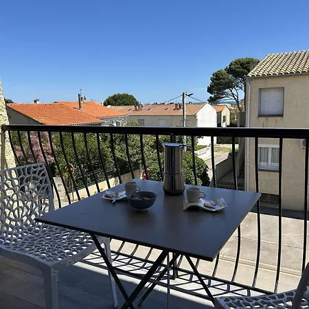 Grand Climatise Avec Balcon Et Parking A Saint-pierre-la-mer - Fr-1-229d-160 * 플뢰리